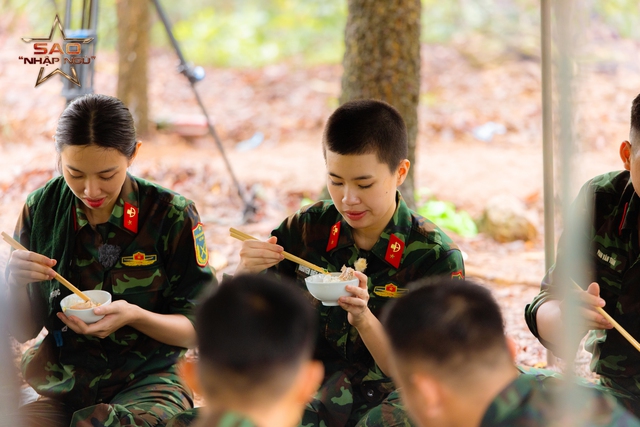 Hoa hậu Thùy Tiên và Phương Anh Đào gây sốc khi không phân biệt được... đường với bột ngọt- Ảnh 4.