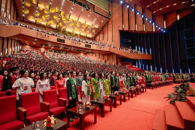 Xôn xao thông tin "sinh viên Ngoại thương không được dự lễ tốt nghiệp của chính mình", đại diện nhà trường CHÍNH THỨC phản hồi- Ảnh 3.