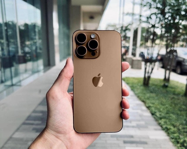 Hình ảnh iPhone 16 Pro với màu "titan sa mạc" mới, khác xa màu vàng mà chúng ta tưởng tượng!- Ảnh 4.