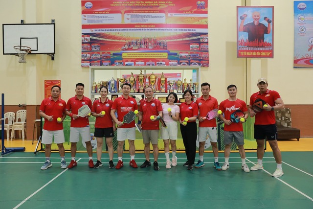 Pickleball giờ hot quá, có cả trường đại học đưa vào chương trình giảng dạy rồi!- Ảnh 2.