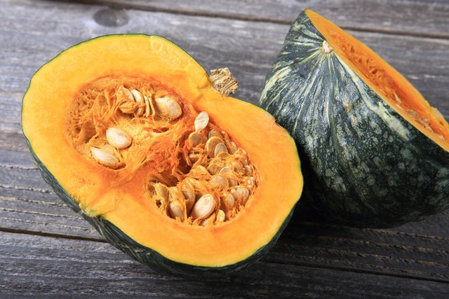 pumpkin-varieties-greenc2a9istock-1724656378316588914529.jpg