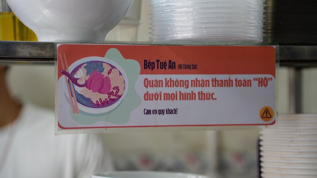 Hương vị phở "treo" nghĩa tình Hà Nội: Khách nước ngoài đến vì ngon ngỡ ngàng, tuyệt đối không được làm việc này khi ăn- Ảnh 24.