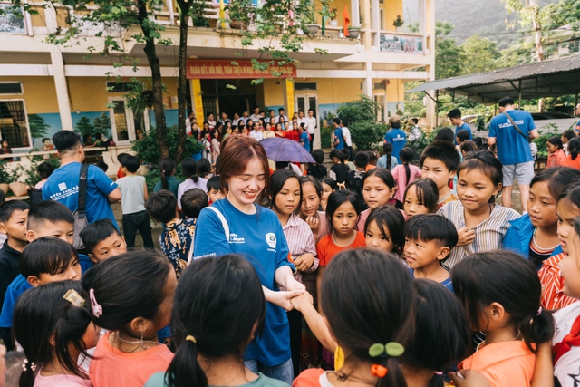 Cô gái bán lê ven đường nổi tiếng nhất Hà Giang lột xác khó tin sau 6 năm, việc học ra sao?- Ảnh 16.