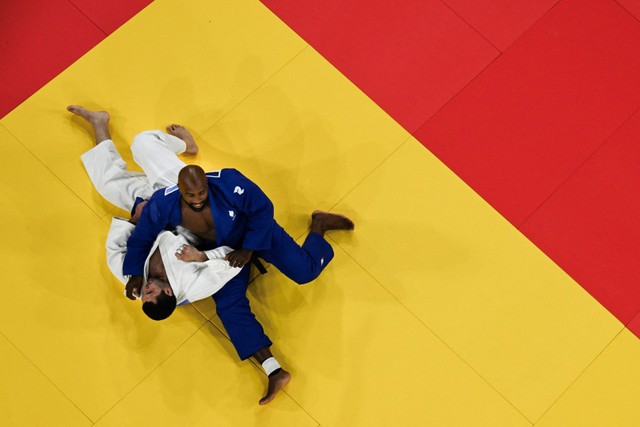 Huyền thoại judo bị đối thủ đá vào chỗ hiểm gây phẫn nộ, võ sĩ 