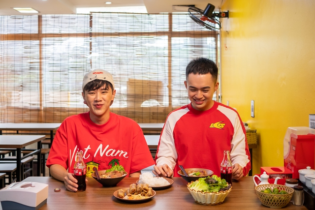 Team Khói Lửa đổ bộ trong tập đầu của Du Hí Quán Đỉnh Foodmarks: Trải nghiệm những món ăn được react bùng nổ nhất- Ảnh 11.