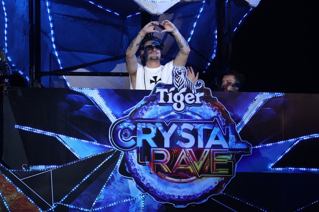 Tiger Crystal Rave tung sân khấu thế kỷ, Top 68 DJ Mag 2023 - DJ Julian Jordan cùng dàn sao “ướt quên lối về” tại đại tiệc té nước lớn nhất 2024- Ảnh 16.