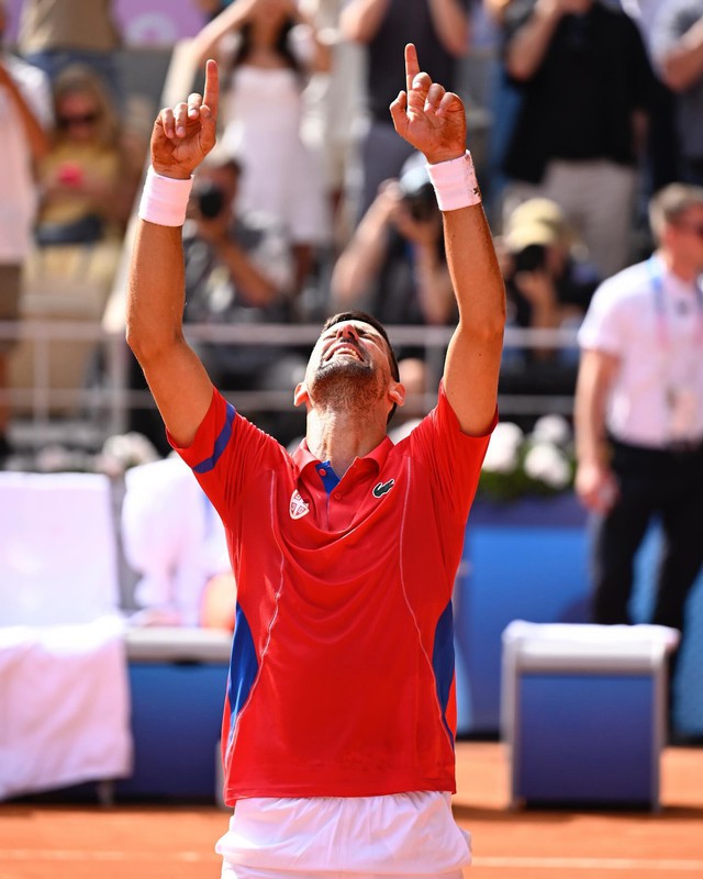 Bursting into tears over his wish to win an Olympic gold medal after a 3-hour match: At 37, Novak Djokovic deserves to be the greatest in the history of world tennis - Photo 1.