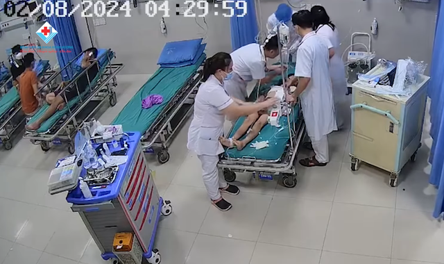 Phú Thọ: Bé gái 9 tuổi hôn mê sâu, phù não lan toả do đái tháo đường biến chứng- Ảnh 1. Phú Thọ: Bé gái 9 tuổi hôn mê sâu, phù não lan toả do đái tháo đường biến chứng- Ảnh 1.