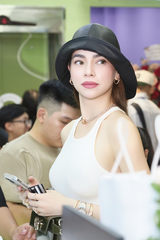 "Đại hội visual" cực hot: Lan Ngọc khoe dáng hậu du học Úc, Hà Hồ - Hương Giang có vượt ải cam thường?- Ảnh 2.