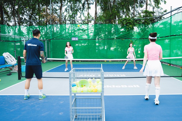 Lên sân Pickleball gặp "hot girl mặc đẹp sống ảo": Làm màu vài buổi đã giảm vèo 2kg- Ảnh 3.