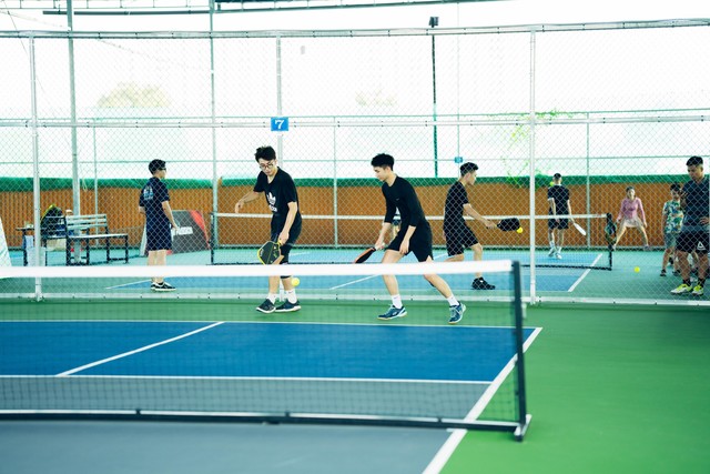 Chơi pickleball 4 ngày xuyên lễ, hội “chị đẹp” tuyên bố 1 điều bất ngờ về lời đồn lên sân giữ chồng- Ảnh 1.