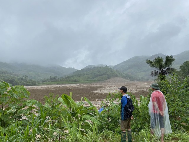 Tang thương hình ảnh một thôn làng hơn 100 nhân khẩu ở Lào Cai bị lũ quét vùi lấp toàn bộ, hàng chục thi thể được tìm thấy- Ảnh 5.