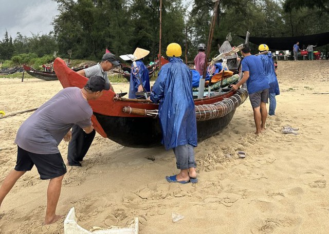 Áp thấp nhiệt đới mạnh lên thành bão trong 24 giờ tới, hướng về các tỉnh miền Trung; Quảng Nam cho học sinh nghỉ học từ 19/9- Ảnh 21.