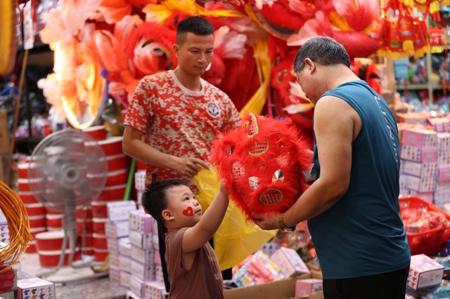 Pháo hoa rực sáng bầu trời TP.HCM tối 2/9, người dân thích thú trải nghiệm khung cảnh khó quên của ngày lễ Độc lập- Ảnh 21.