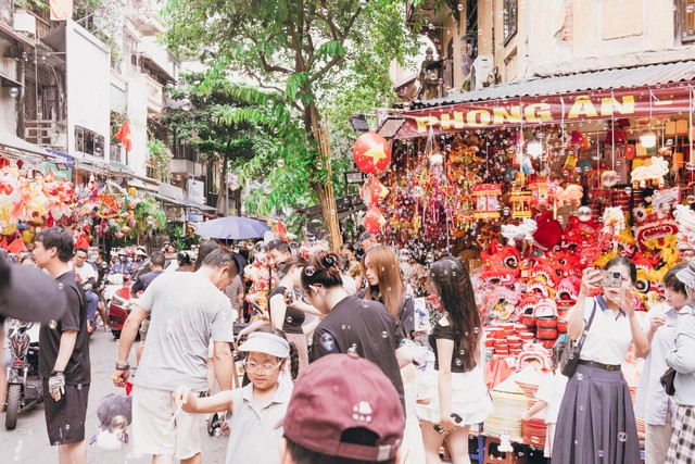 Các nàng thơ  “chạy sô” từ Phan Đình Phùng sang Hàng Mã- Ảnh 1.