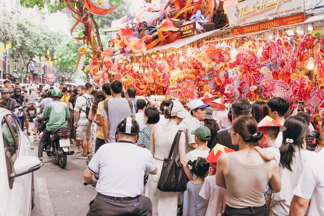 Các nàng thơ  “chạy sô” từ Phan Đình Phùng sang Hàng Mã- Ảnh 2.