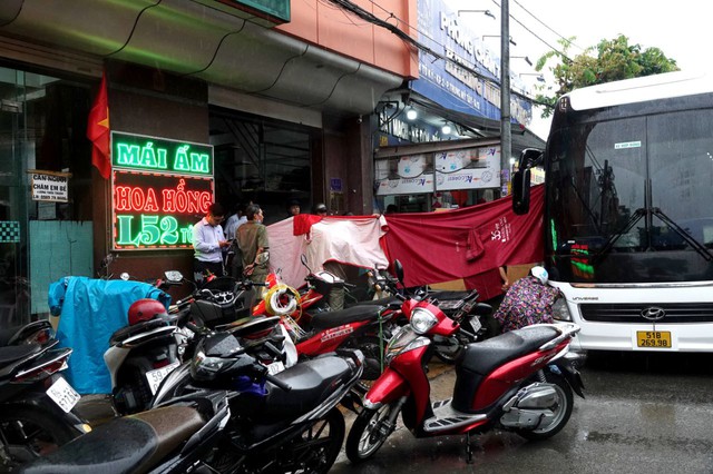 Những hình ảnh mới nhất ở Mái ấm Hoa Hồng: Toàn bộ các bé đã được đưa lên xe, chuyển về mái ấm mới- Ảnh 1.