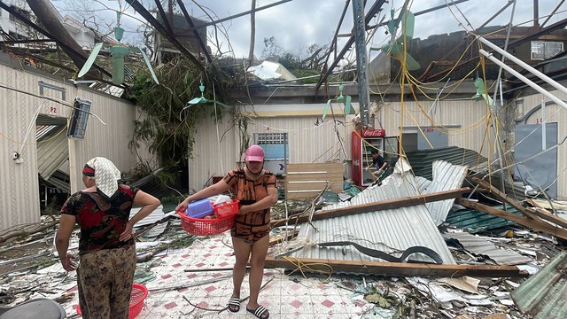 Nhiều nhà hàng ở Hạ Long đổ sập sau bão số 3, người kinh doanh mất trắng: "Khóc cũng không thể khóc!"- Ảnh 8.