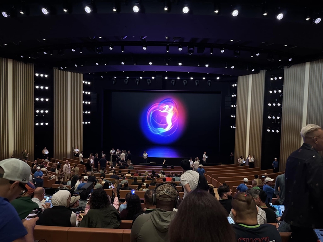 Trực tiếp ra mắt iPhone 16: Tim Cook xuất hiện, Apple Watch series 10 lộ diện, quá đẹp!- Ảnh 8.