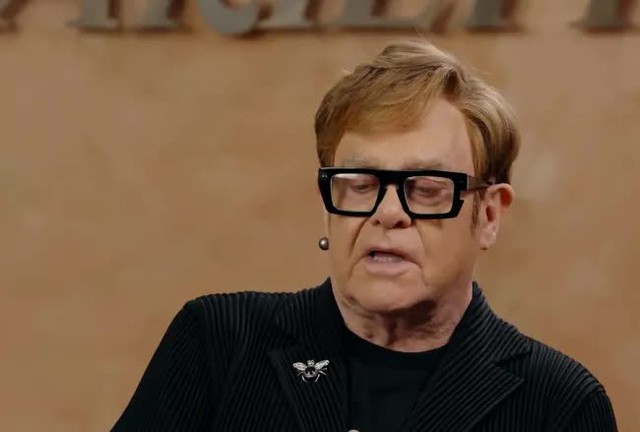 Elton John khổ sở vì nhiễm trùng mắt- Ảnh 1.