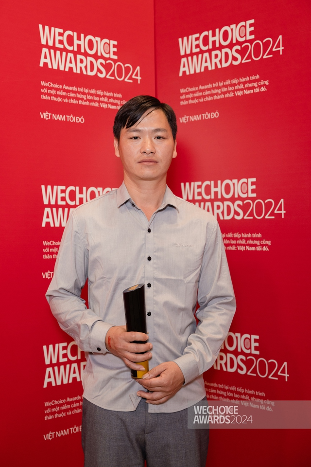 Hình ảnh một vị trưởng thôn trên thảm đỏ WeChoice Awards bỗng “bùng nổ” cõi mạng, chuyện gì xảy ra?- Ảnh 7.