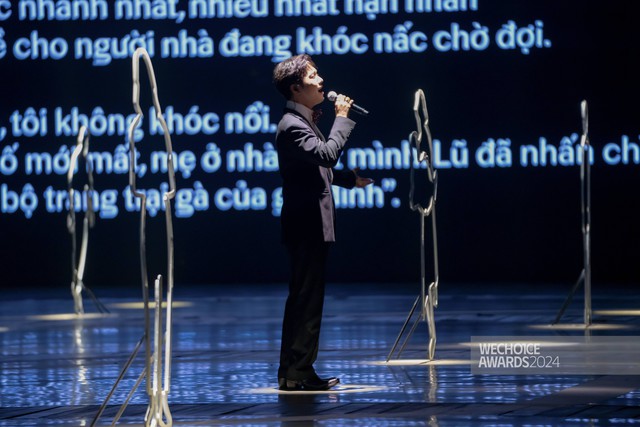 Phạm Anh Duy mở màn Gala WeChoice Awards 2024, lời ca lẫn giọng hát đẹp tuyệt khiến cả khán phòng xúc động!- Ảnh 3.