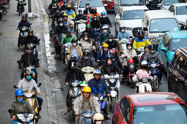 Hà Nội ngày cận Tết: Chờ 4 nhịp đèn chưa thoát khỏi ùn tắc, giờ nào cũng là... giờ cao điểm- Ảnh 18.