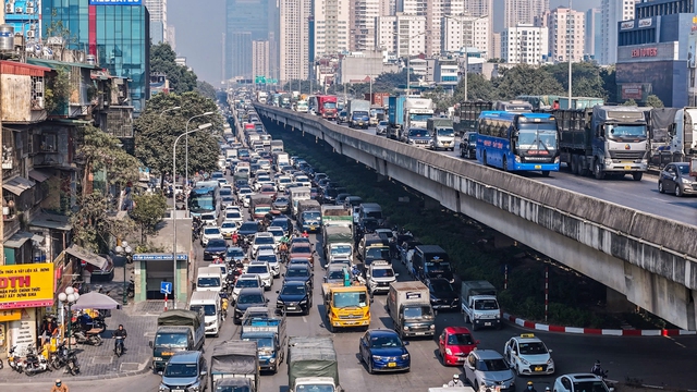 Hà Nội ngày cận Tết: Chờ 4 nhịp đèn chưa thoát khỏi ùn tắc, giờ nào cũng là... giờ cao điểm- Ảnh 10.