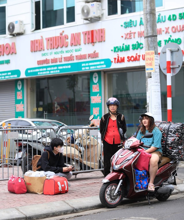 Chính thức kết thúc ngày làm việc cuối cùng trước kỳ nghỉ Tết và đây là cảnh tượng trên đường phố lúc này!- Ảnh 19.