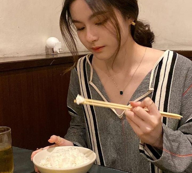 Ăn cơm nguội theo kiểu “lạ đời” suốt 1 tháng, một thứ của cô gái thay đổi- Ảnh 1. Ăn cơm nguội theo kiểu “lạ đời” suốt 1 tháng, một thứ của cô gái thay đổi- Ảnh 1.
