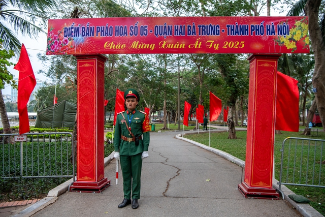 Bên trong trận địa pháo hoa ở Hà Nội: Tất cả đã sẵn sàng cho đêm giao thừa rực rỡ- Ảnh 1.