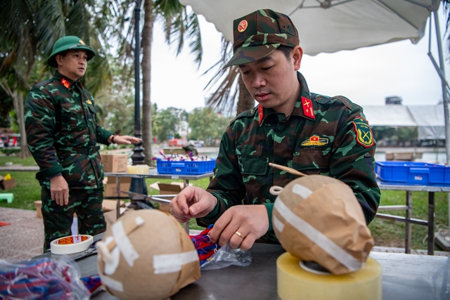 Bên trong trận địa pháo hoa ở Hà Nội: Tất cả đã sẵn sàng cho đêm giao thừa rực rỡ- Ảnh 12.