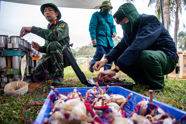 Bên trong trận địa pháo hoa ở Hà Nội: Tất cả đã sẵn sàng cho đêm giao thừa rực rỡ- Ảnh 7.