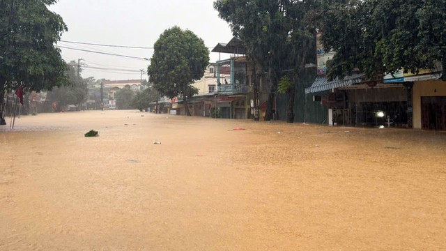 Lũ tại Hà Giang có thể phá đỉnh lịch sử, nhiều nơi gần ngập tầng 2: Những hình ảnh xót xa!- Ảnh 9.