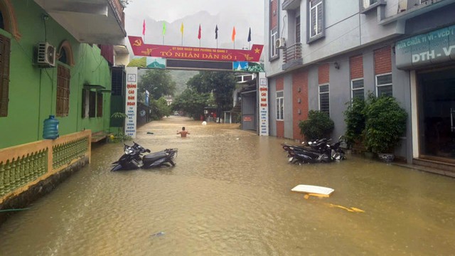 Lũ tại Hà Giang có thể phá đỉnh lịch sử, nhiều nơi gần ngập tầng 2: Những hình ảnh xót xa!- Ảnh 10.