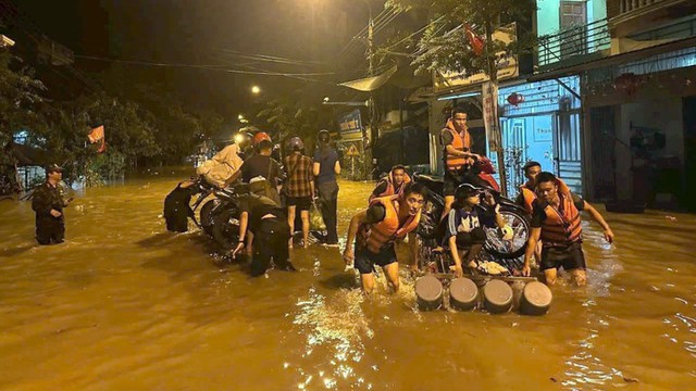 Lũ tại Hà Giang có thể phá đỉnh lịch sử, nhiều nơi gần ngập tầng 2: Những hình ảnh xót xa!- Ảnh 11.