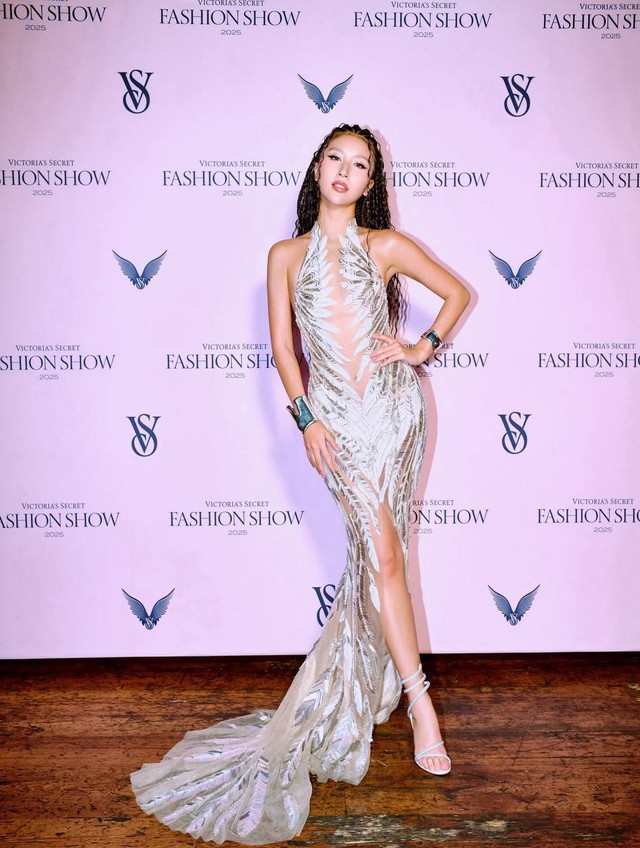 Thảm hồng Victoria's Secret 2025: Twice rúm ró kém sắc, Quỳnh Anh Shyn đâu rồi?- Ảnh 1.