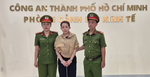 Ngân 98 - Lương Bằng Quang: Mua rau phải mặc cả từng đồng, cọ toilet thuê để mưu sinh- Ảnh 1. Ngân 98 - Lương Bằng Quang: Mua rau phải mặc cả từng đồng, cọ toilet thuê để mưu sinh- Ảnh 1.