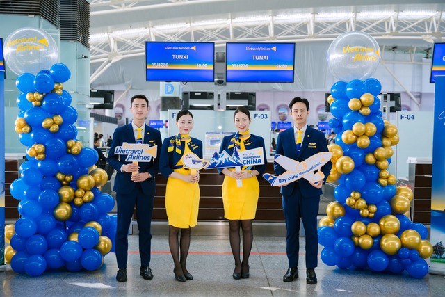 Sự thật về “ông trùm” du lịch người Hà Nội, tự mở hãng bay 6000 tỷ cạnh tranh với Vietjet và Vietnam Airlines- Ảnh 4. Sự thật về “ông trùm” du lịch người Hà Nội, tự mở hãng bay 6000 tỷ cạnh tranh với Vietjet và Vietnam Airlines- Ảnh 4.