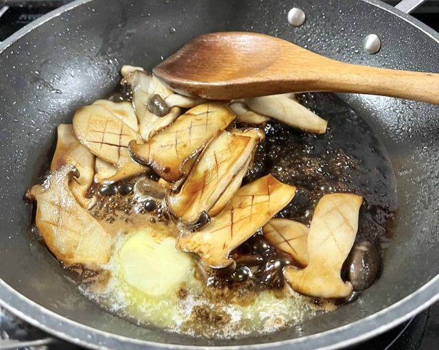 Loại nấm được ví như "bào ngư chay", là "bạn tốt" của hệ miễn dịch, tim mạch: Chợ Việt bán la liệt còn rẻ- Ảnh 3.