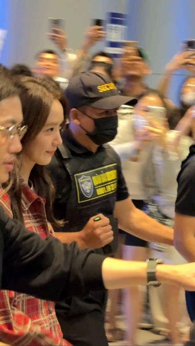 Dàn Ngự Trù Của Bạo Chúa đáp Đà Nẵng đúng mùa bão: Yoona - “Chôn ha” gấp đôi visual, phát sáng giữa đêm!- Ảnh 4. Dàn Ngự Trù Của Bạo Chúa đáp Đà Nẵng đúng mùa bão: Yoona - “Chôn ha” gấp đôi visual, phát sáng giữa đêm!- Ảnh 4.