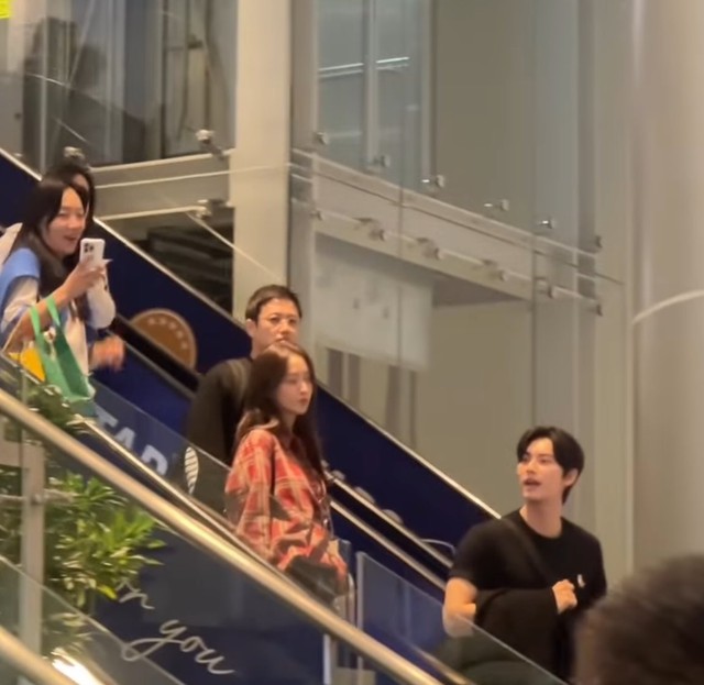 Dàn Ngự Trù Của Bạo Chúa đáp Đà Nẵng đúng mùa bão: Yoona - “Chôn ha” gấp đôi visual, phát sáng giữa đêm!- Ảnh 7. Dàn Ngự Trù Của Bạo Chúa đáp Đà Nẵng đúng mùa bão: Yoona - “Chôn ha” gấp đôi visual, phát sáng giữa đêm!- Ảnh 7.
