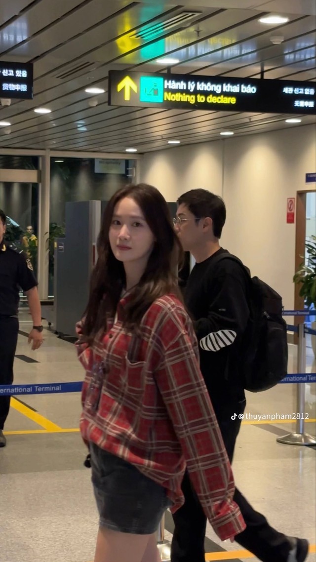 Dàn Ngự Trù Của Bạo Chúa đáp Đà Nẵng đúng mùa bão: Yoona - “Chôn ha” gấp đôi visual, phát sáng giữa đêm!- Ảnh 1. Dàn Ngự Trù Của Bạo Chúa đáp Đà Nẵng đúng mùa bão: Yoona - “Chôn ha” gấp đôi visual, phát sáng giữa đêm!- Ảnh 1.