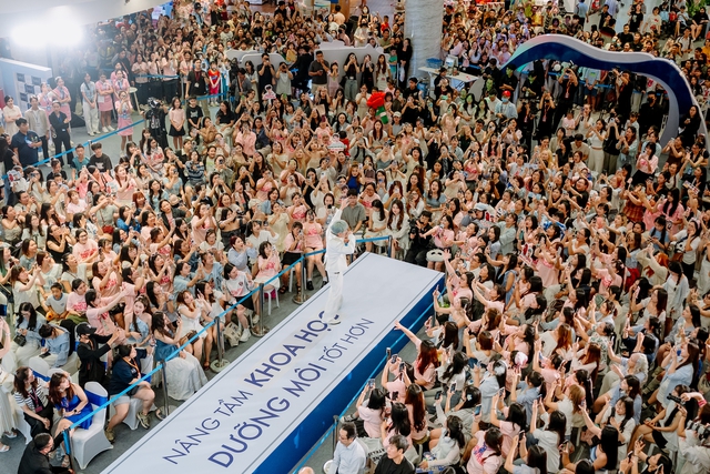 Quang H&ugrave;ng MasterD, Lọ Lem & Mai Ch&iacute; C&ocirc;ng khiến Gen Z b&ugrave;ng nổ trong sự kiện &ldquo;LipIce - N&acirc;ng tầm khoa học, dưỡng m&ocirc;i tốt hơn&rdquo;- Ảnh 10.