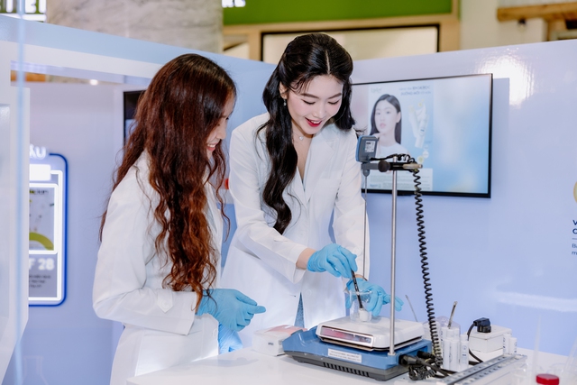 Quang H&ugrave;ng MasterD, Lọ Lem & Mai Ch&iacute; C&ocirc;ng khiến Gen Z b&ugrave;ng nổ trong sự kiện &ldquo;LipIce - N&acirc;ng tầm khoa học, dưỡng m&ocirc;i tốt hơn&rdquo;- Ảnh 2.