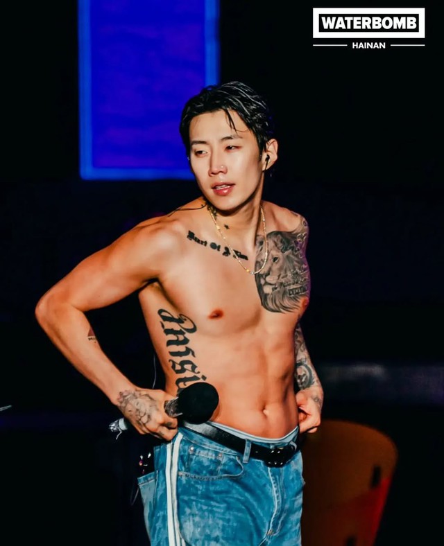 Concert Việt cuối năm quá đã: G-Dragon làm nóng Hà Nội, WATERBOMB 2025 khiến TP.HCM “ướt sũng” trong bão nhạc- Ảnh 2.