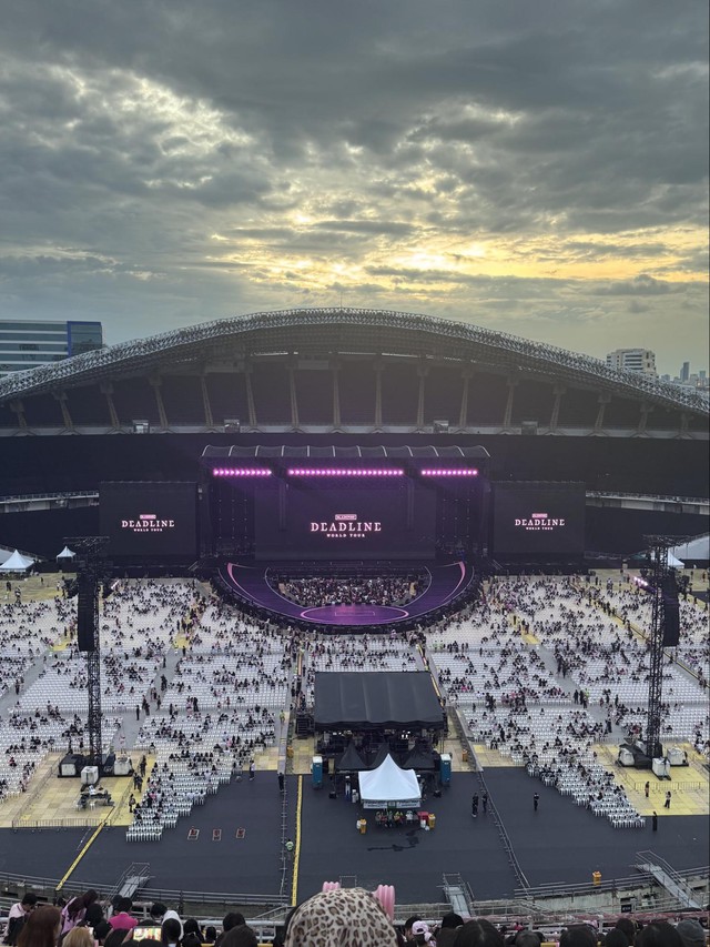 Cảnh tượng "phủ đen" chưa từng có tại concert BLACKPINK- Ảnh 2. Cảnh tượng "phủ đen" chưa từng có tại concert BLACKPINK- Ảnh 2.
