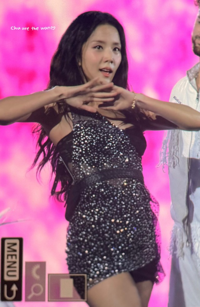 Cảnh tượng "phủ đen" chưa từng có tại concert BLACKPINK- Ảnh 7. Cảnh tượng "phủ đen" chưa từng có tại concert BLACKPINK- Ảnh 7.