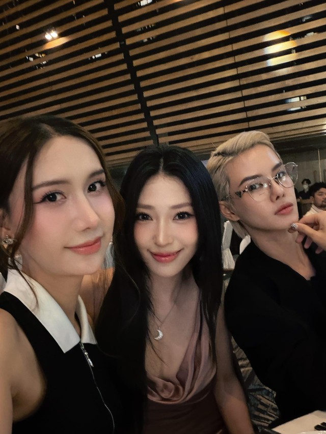 Nửa showbiz đến chúc phúc Chế Nguyễn Quỳnh Châu: Hoà Minzy nổi bần bật trong váy xuyên thấu, Ngô Kiến Huy - Khổng Tú Quỳnh đụng mặt- Ảnh 2. Nửa showbiz đến chúc phúc Chế Nguyễn Quỳnh Châu: Hoà Minzy nổi bần bật trong váy xuyên thấu, Ngô Kiến Huy - Khổng Tú Quỳnh đụng mặt- Ảnh 2.