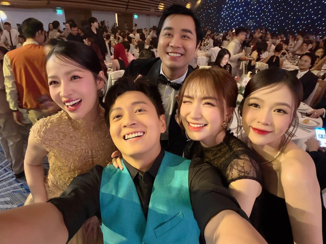 Đám cưới Quỳnh Châu và thiếu gia: Cô dâu khóc nức nở, dàn nghệ sĩ "quẩy" tưng bừng!- Ảnh 18. Đám cưới Quỳnh Châu và thiếu gia: Cô dâu khóc nức nở, dàn nghệ sĩ "quẩy" tưng bừng!- Ảnh 18.